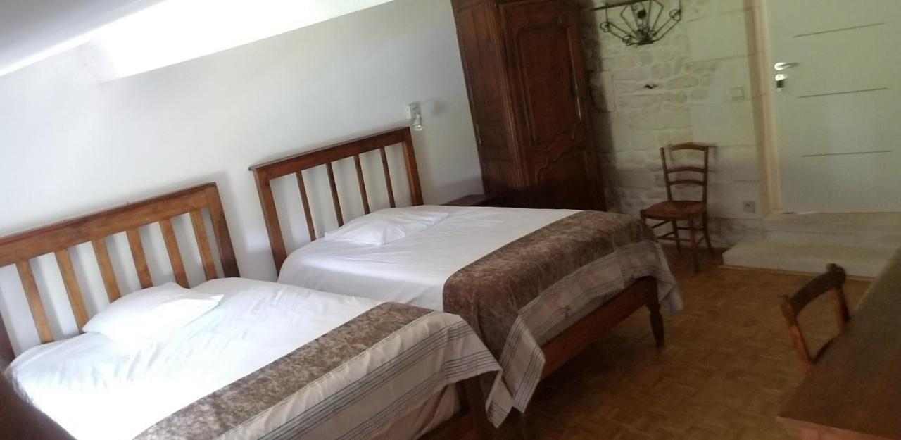Chambres D'Hotes - Les Bujours Saint-Georges-des-Côteaux Buitenkant foto