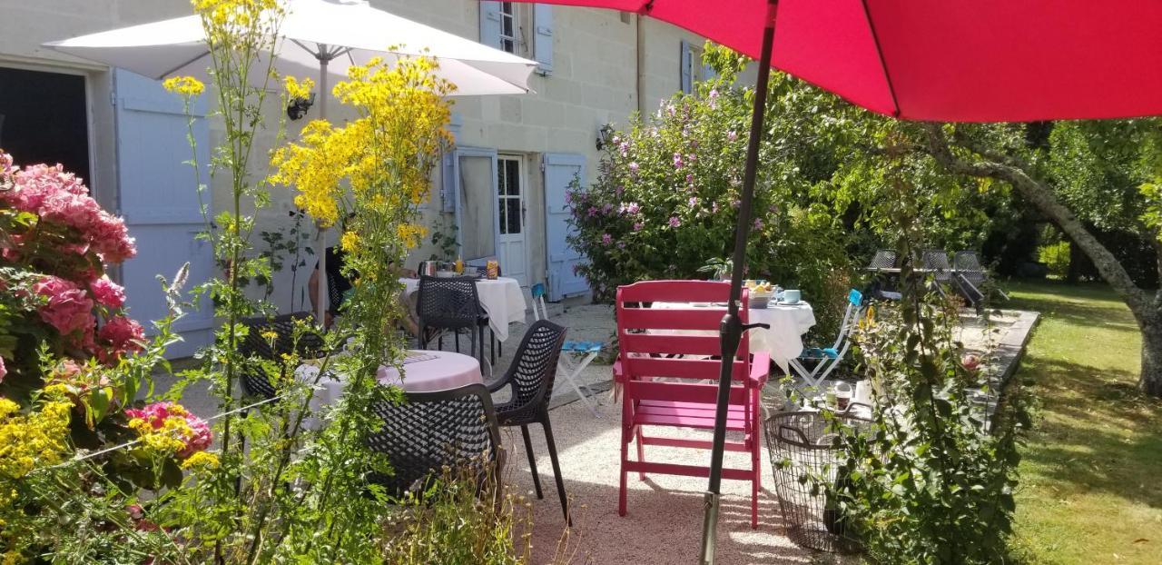 Chambres D'Hotes - Les Bujours Saint-Georges-des-Côteaux Buitenkant foto