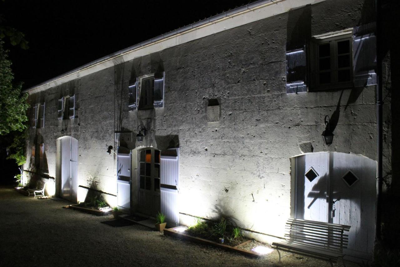 Chambres D'Hotes - Les Bujours Saint-Georges-des-Côteaux Buitenkant foto