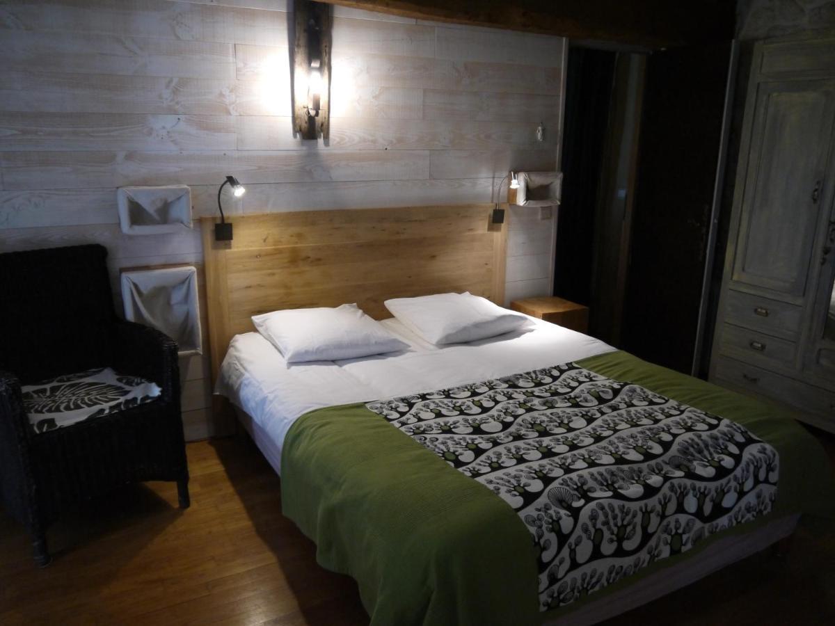 Chambres D'Hotes - Les Bujours Saint-Georges-des-Côteaux Buitenkant foto