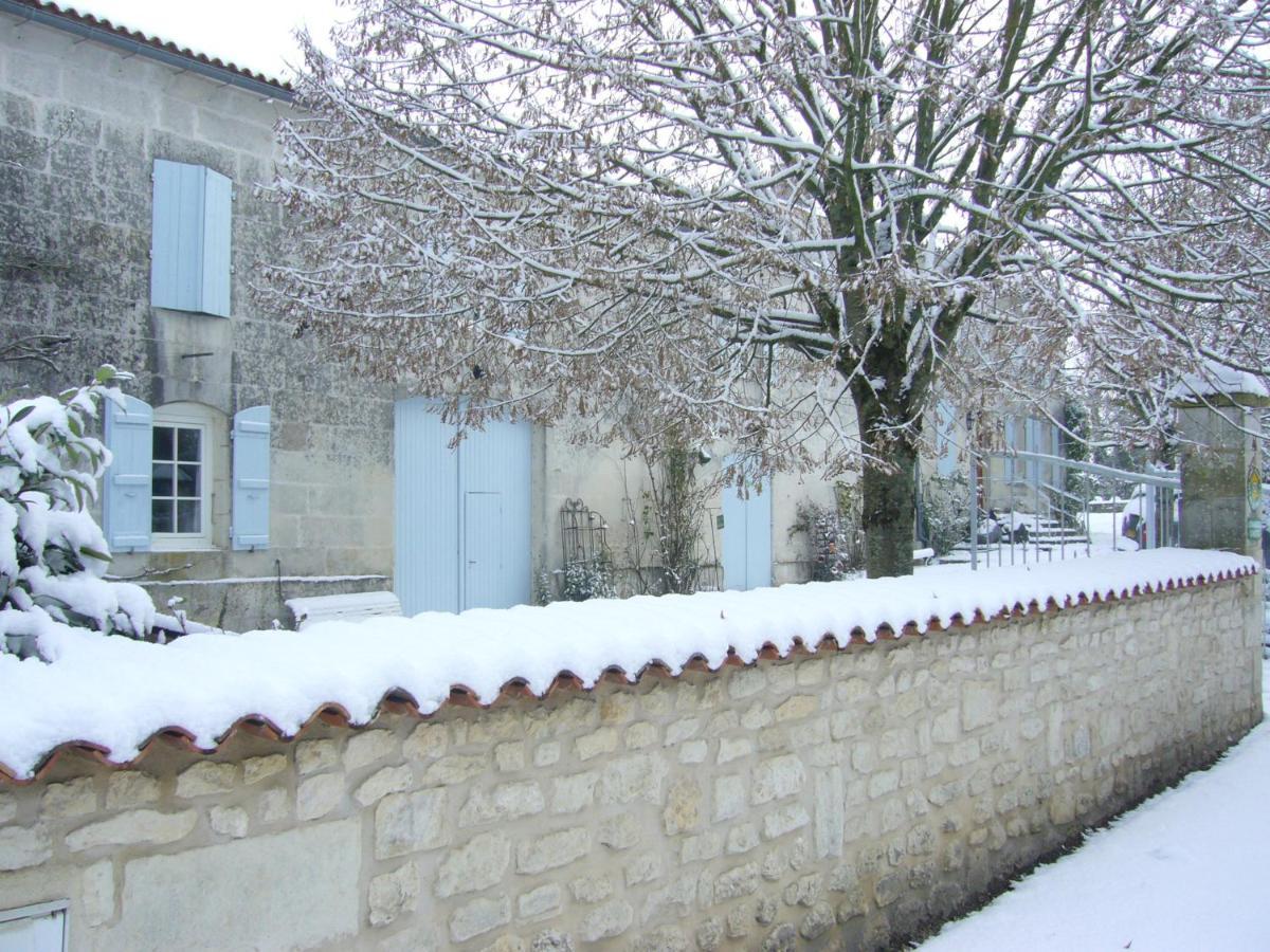 Chambres D'Hotes - Les Bujours Saint-Georges-des-Côteaux Buitenkant foto