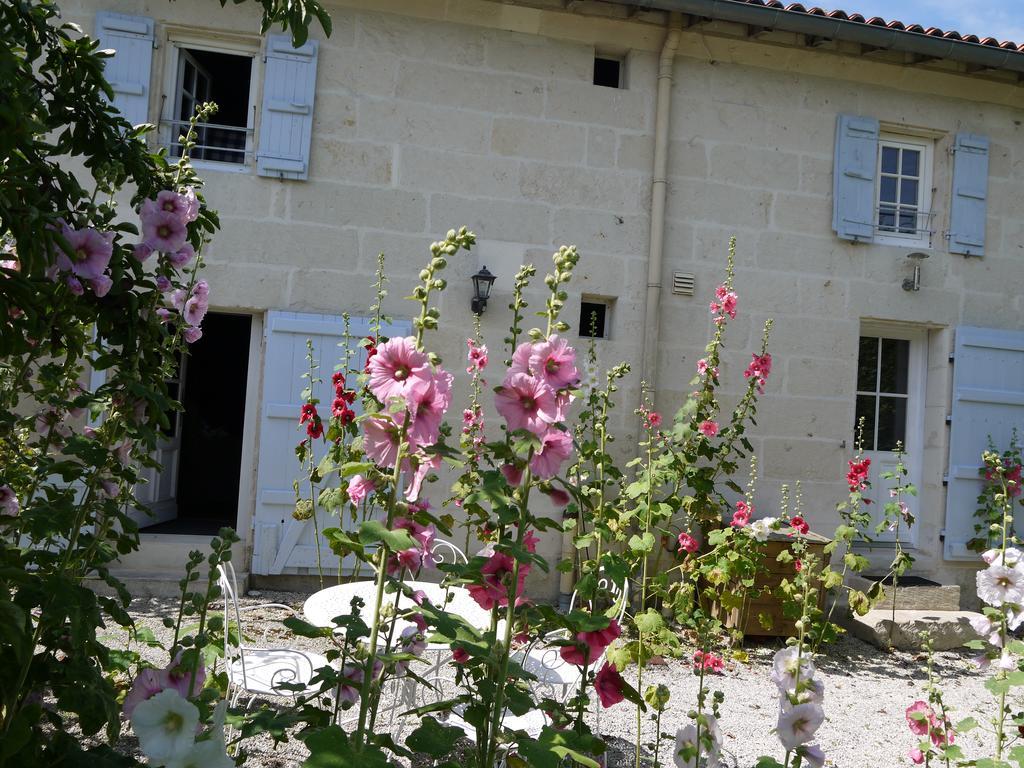 Chambres D'Hotes - Les Bujours Saint-Georges-des-Côteaux Buitenkant foto